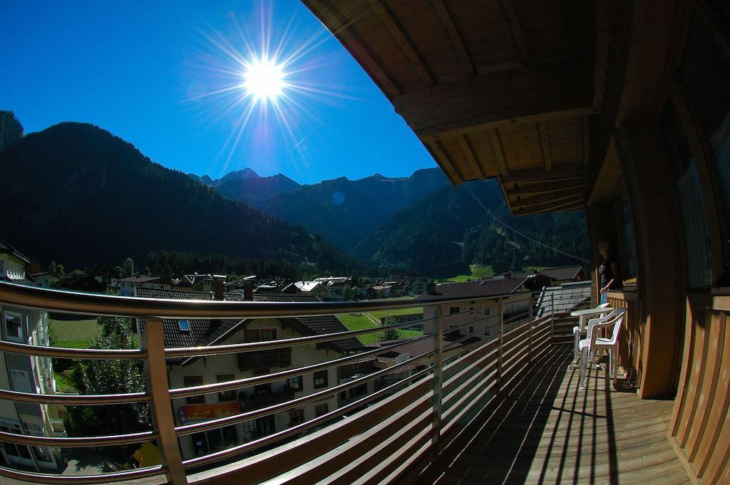 Hotel Garni Jennewein Mayrhofen Habitación foto