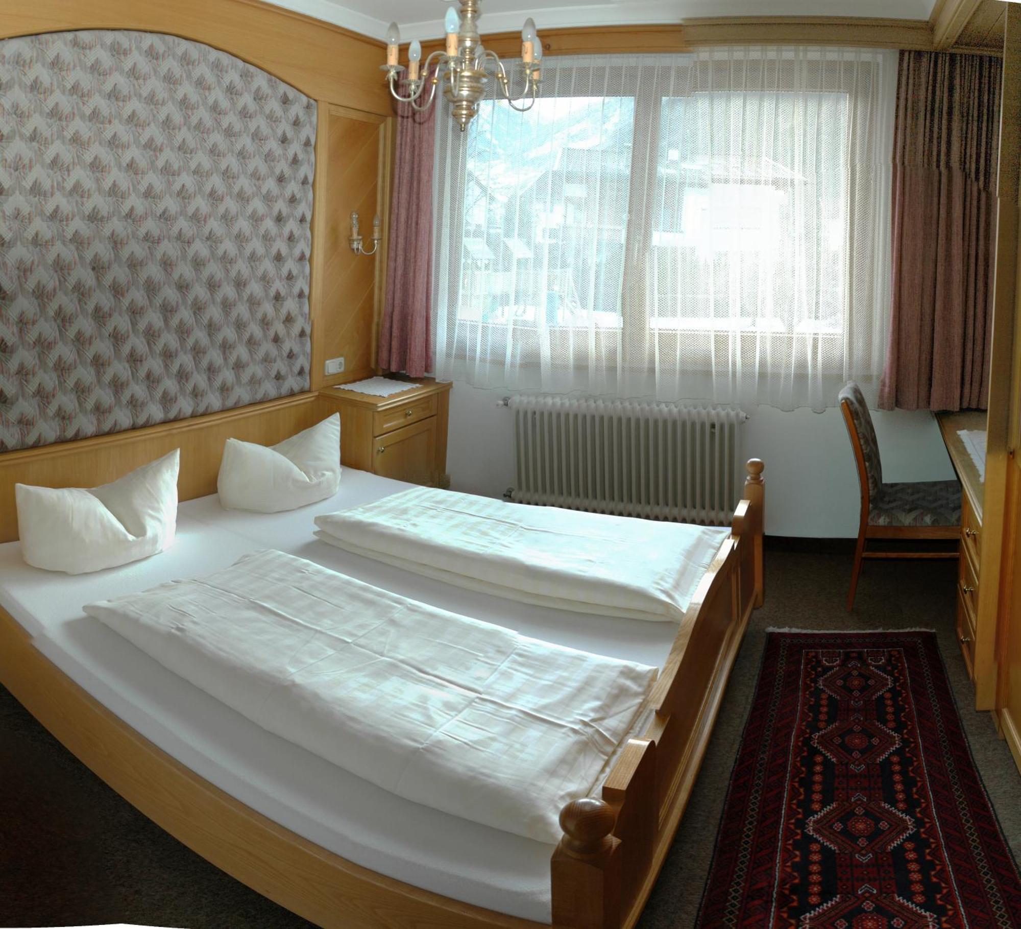 Hotel Garni Jennewein Mayrhofen Exterior foto