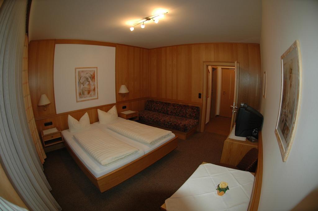 Hotel Garni Jennewein Mayrhofen Habitación foto